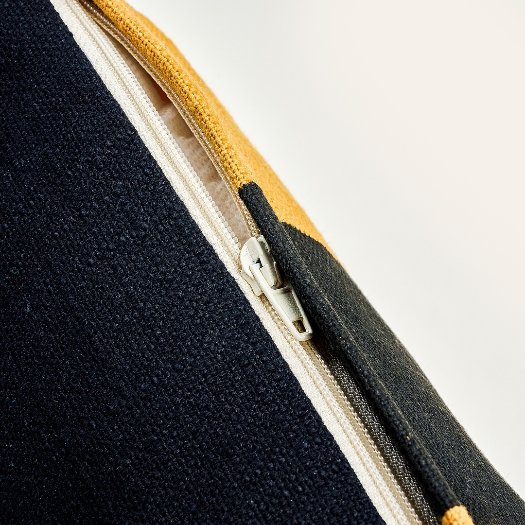 Ghunı Aplikeli Pamuk Dolgulu Kırlent 30x55 Cm Siyah