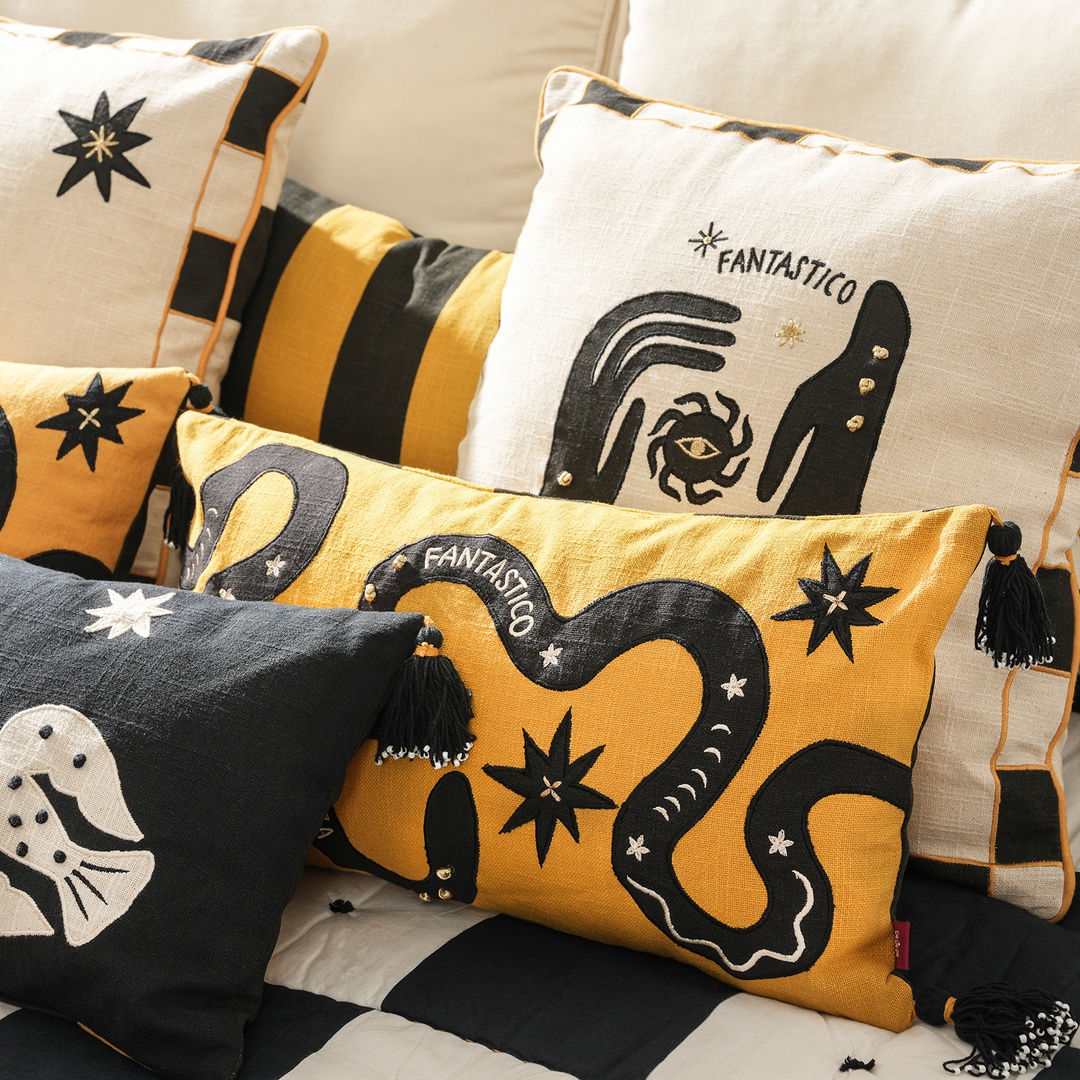 Ghunı Aplikeli Pamuk Dolgulu Kırlent 30x55 Cm Sarı