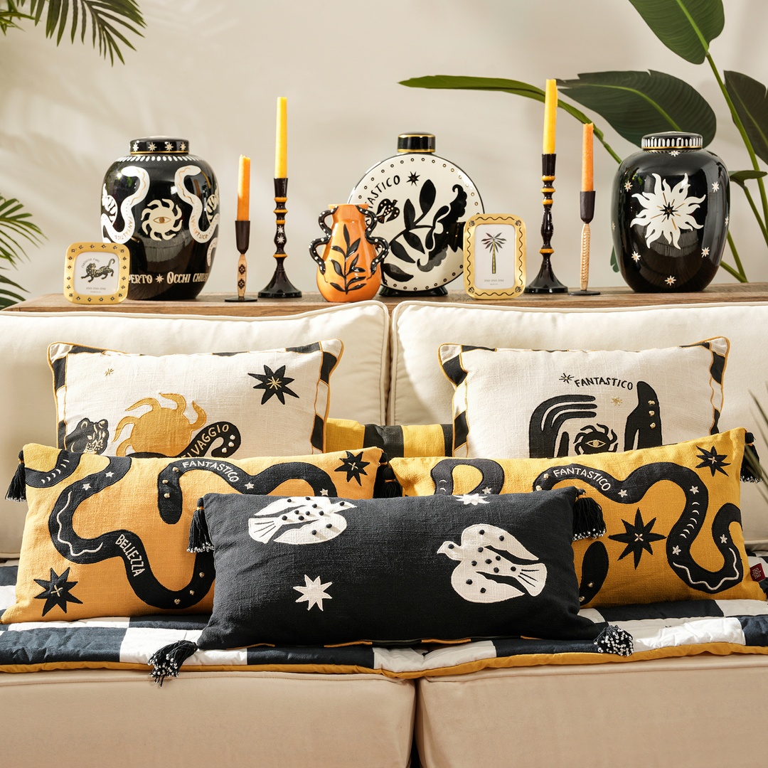 Ghunı Aplikeli Pamuk Dolgulu Kırlent 30x55 Cm Sarı