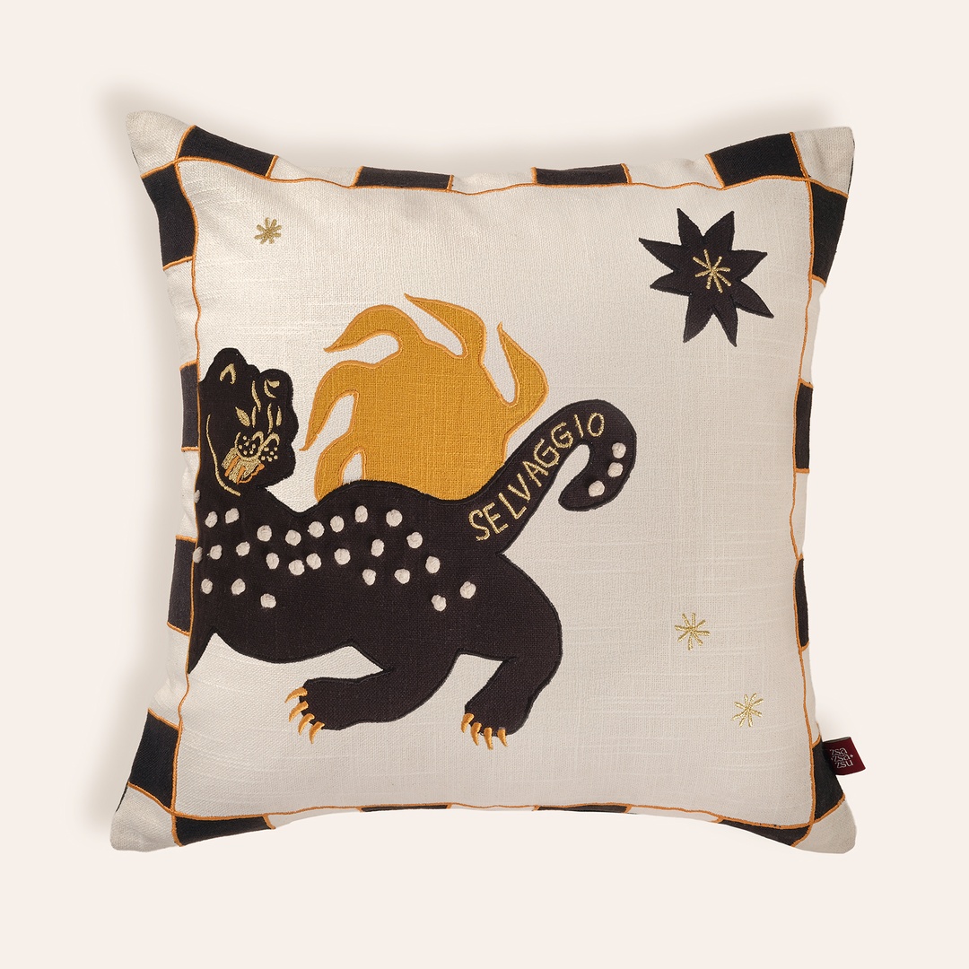 Ghunı Aplikeli Pamuk Dolgulu Kırlent 50x50 Cm Bej