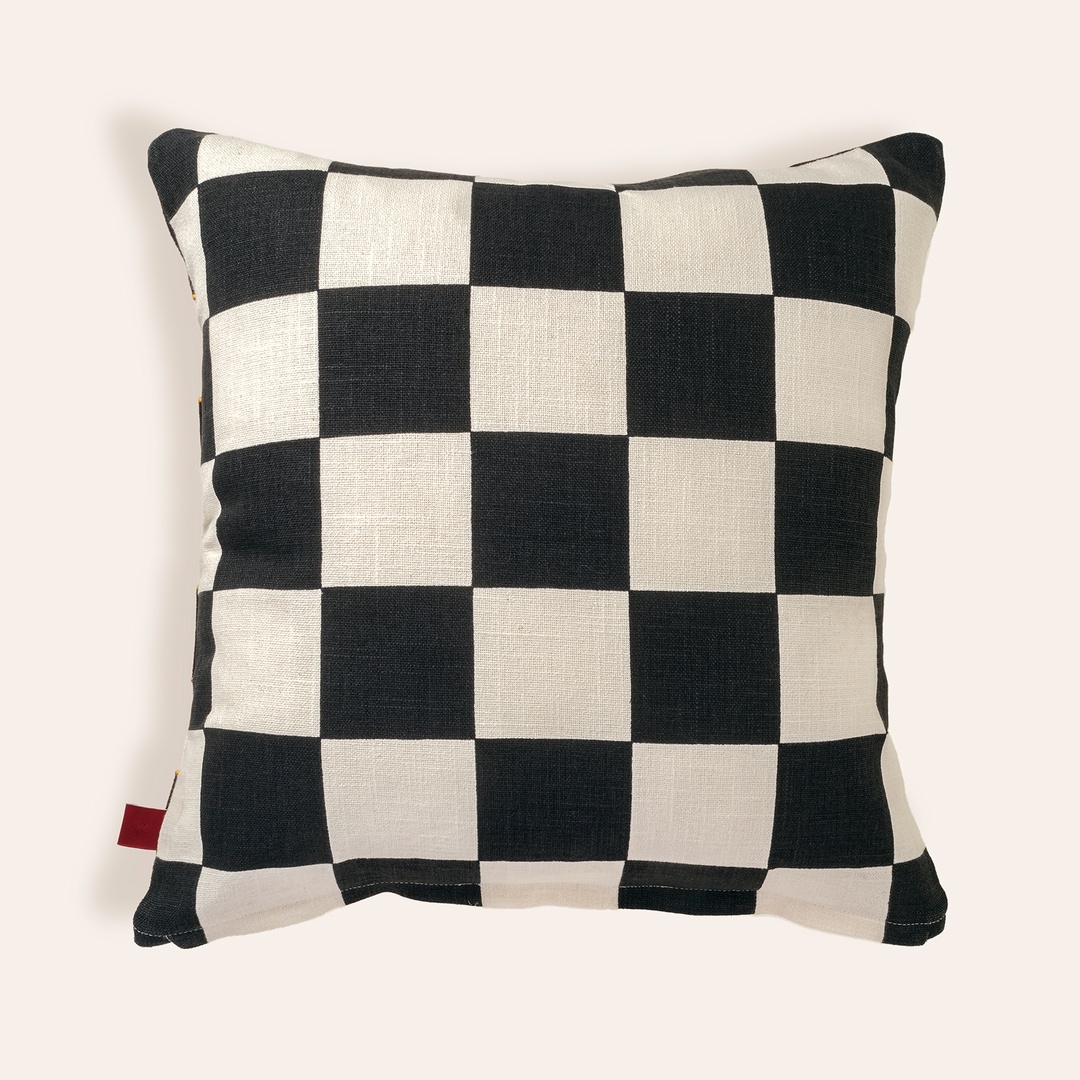 Ghunı Aplikeli Pamuk Dolgulu Kırlent 50x50 Cm Bej - Siyah