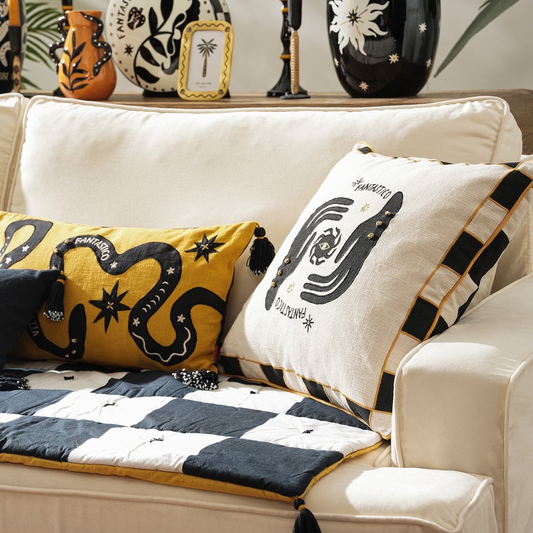 Ghunı Aplikeli Pamuk Dolgulu Kırlent 50x50 Cm Bej - Siyah