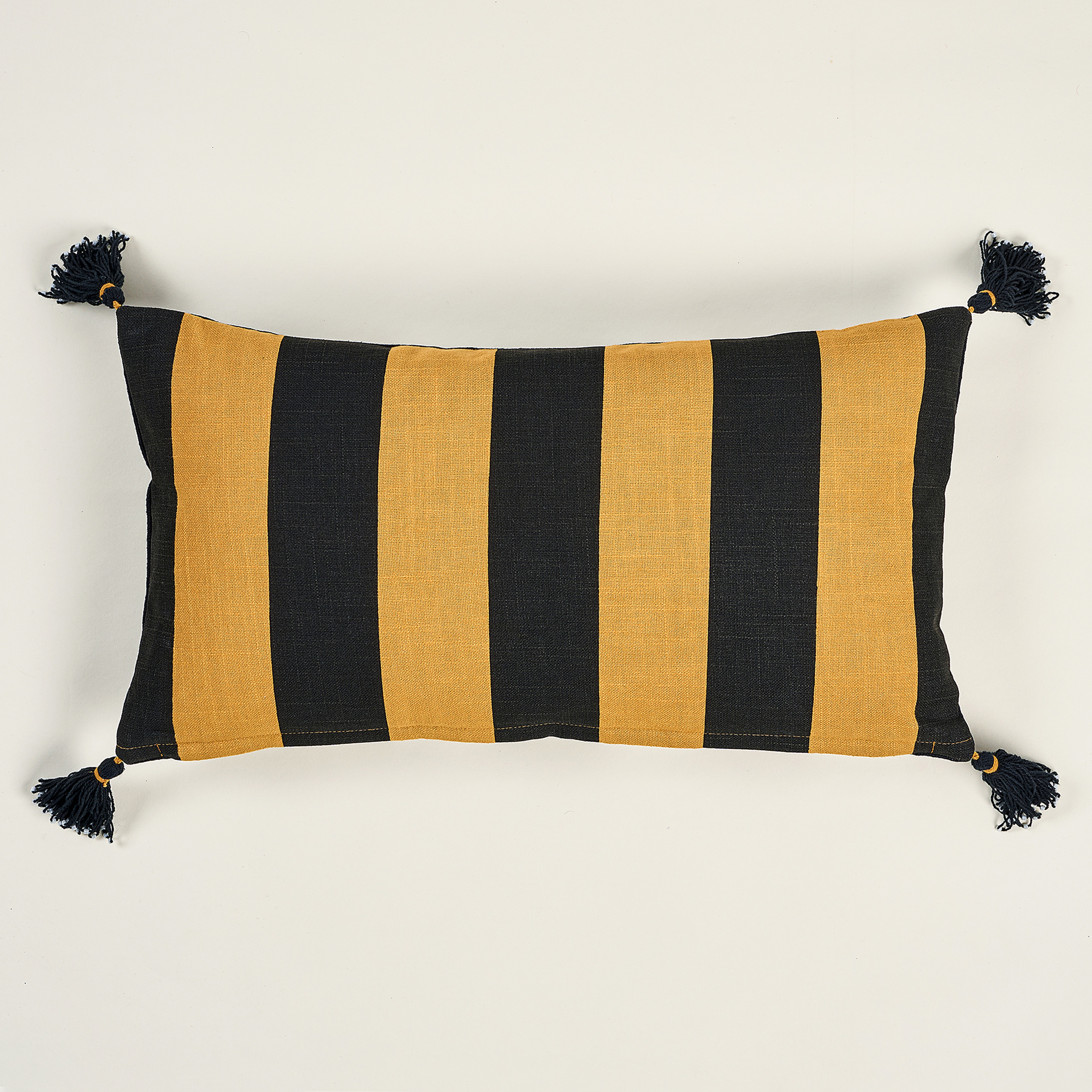 Ghunı Aplikeli Pamuk Dolgulu Kırlent 30x55 Cm Siyah