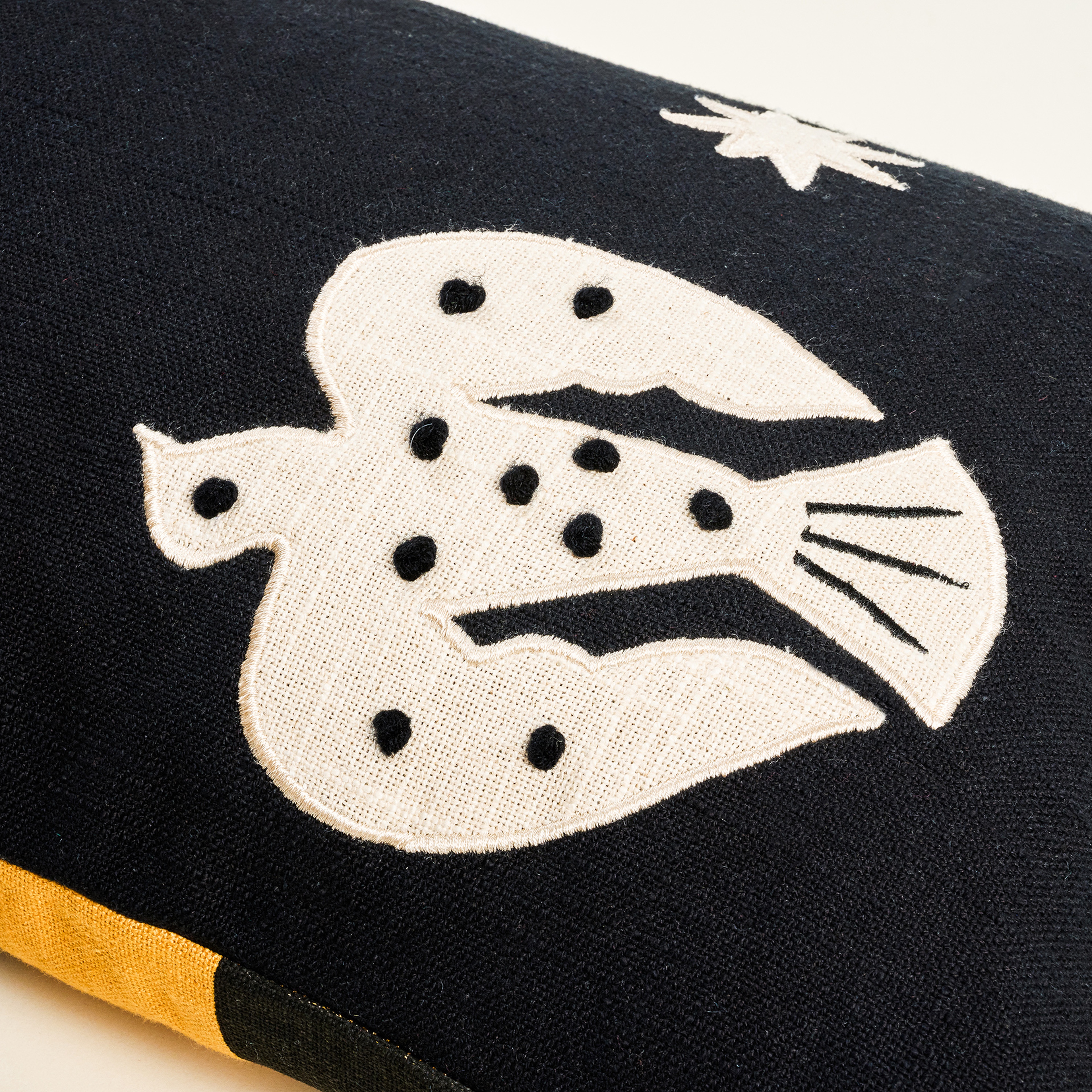 Ghunı Aplikeli Pamuk Dolgulu Kırlent 30x55 Cm Siyah