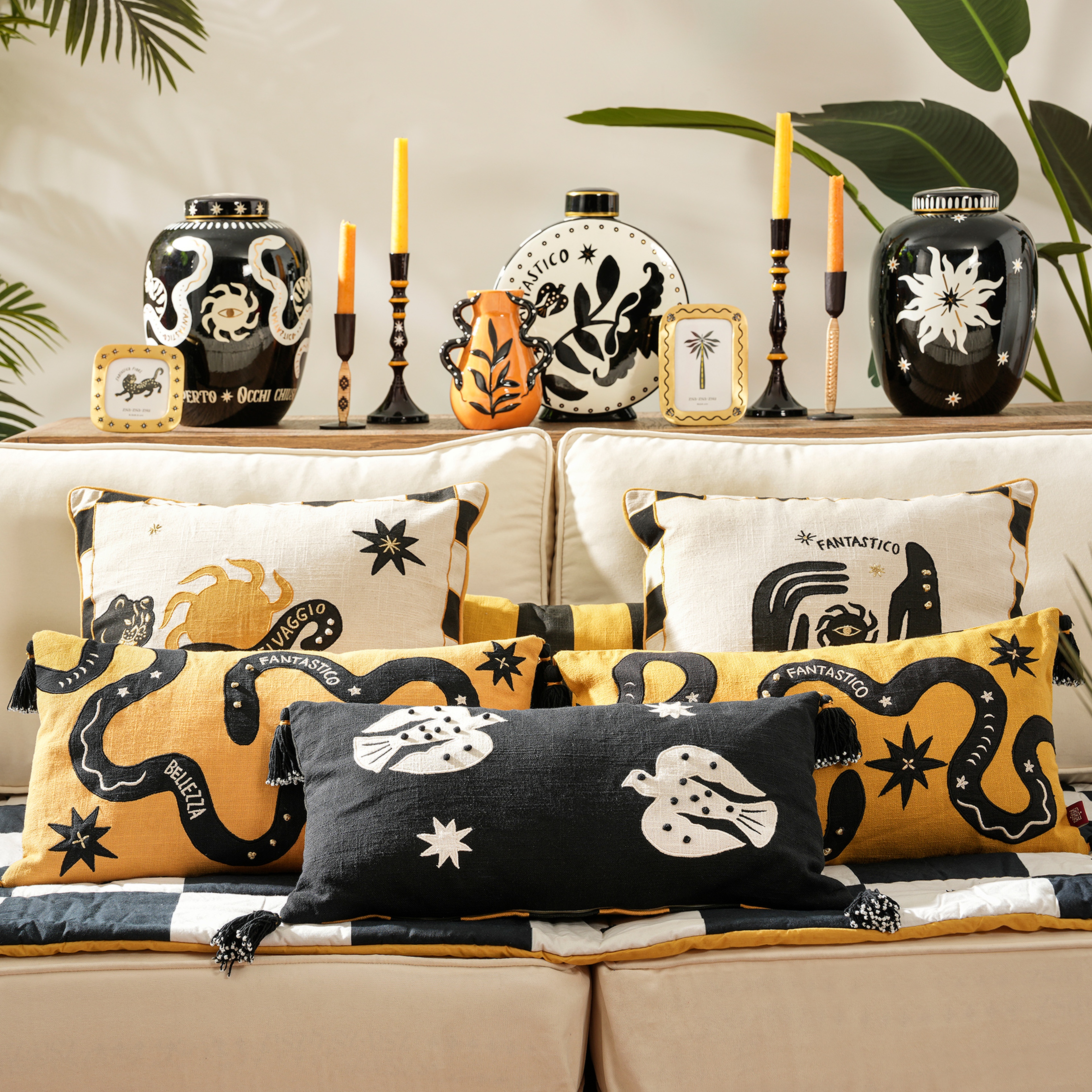 Ghunı Aplikeli Pamuk Dolgulu Kırlent 30x55 Cm Siyah