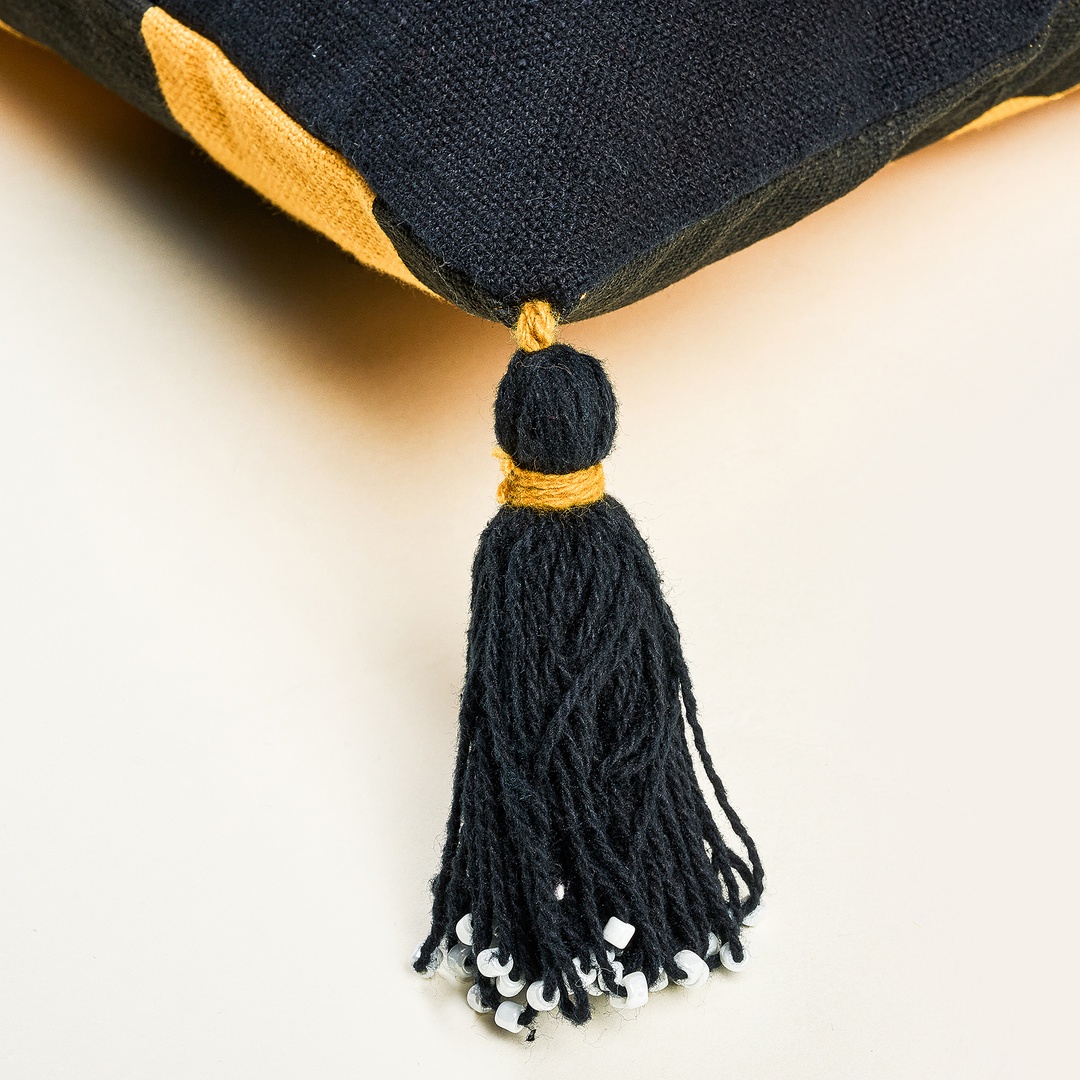 Ghunı Aplikeli Pamuk Dolgulu Kırlent 30x55 Cm Siyah