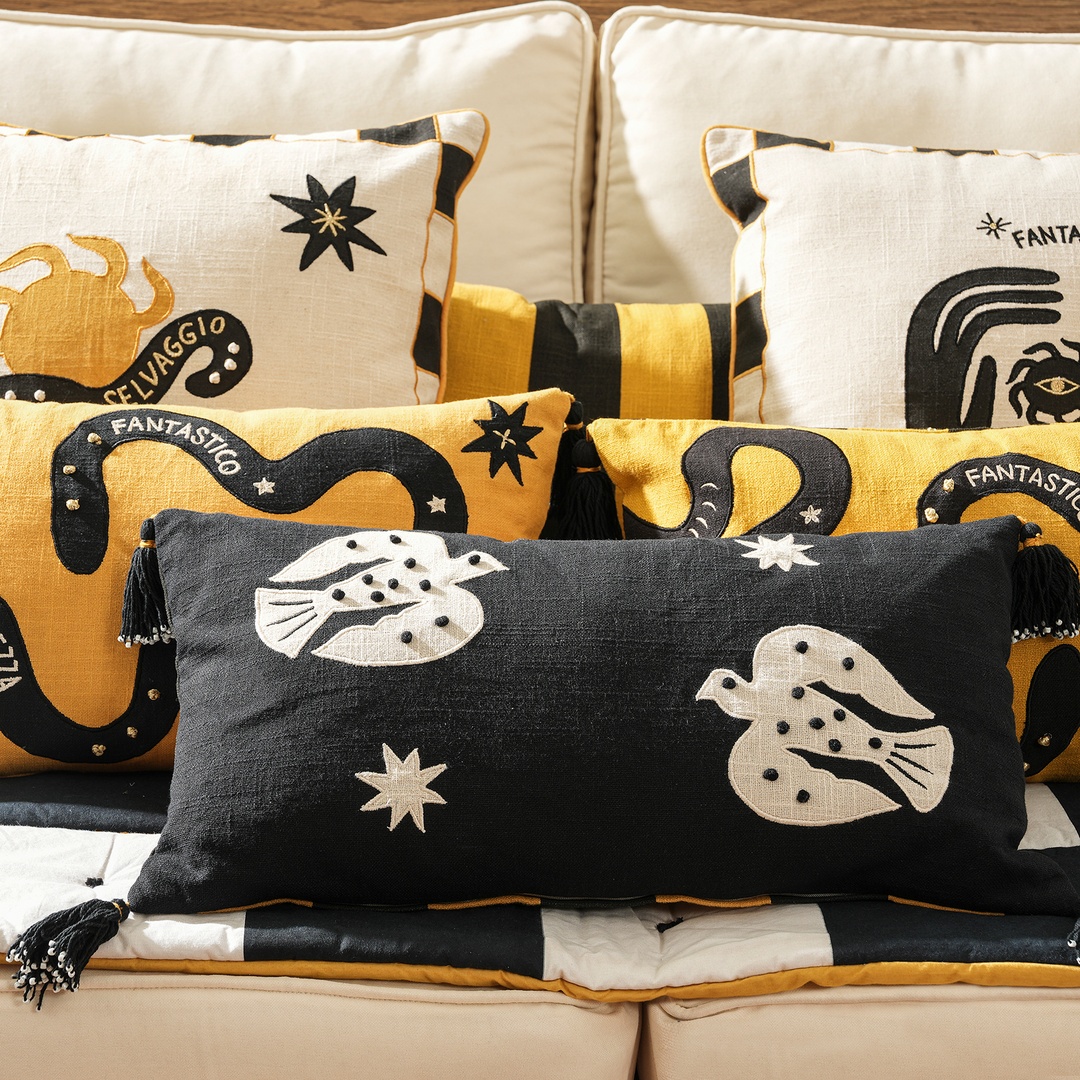 Ghunı Aplikeli Pamuk Dolgulu Kırlent 30x55 Cm Siyah