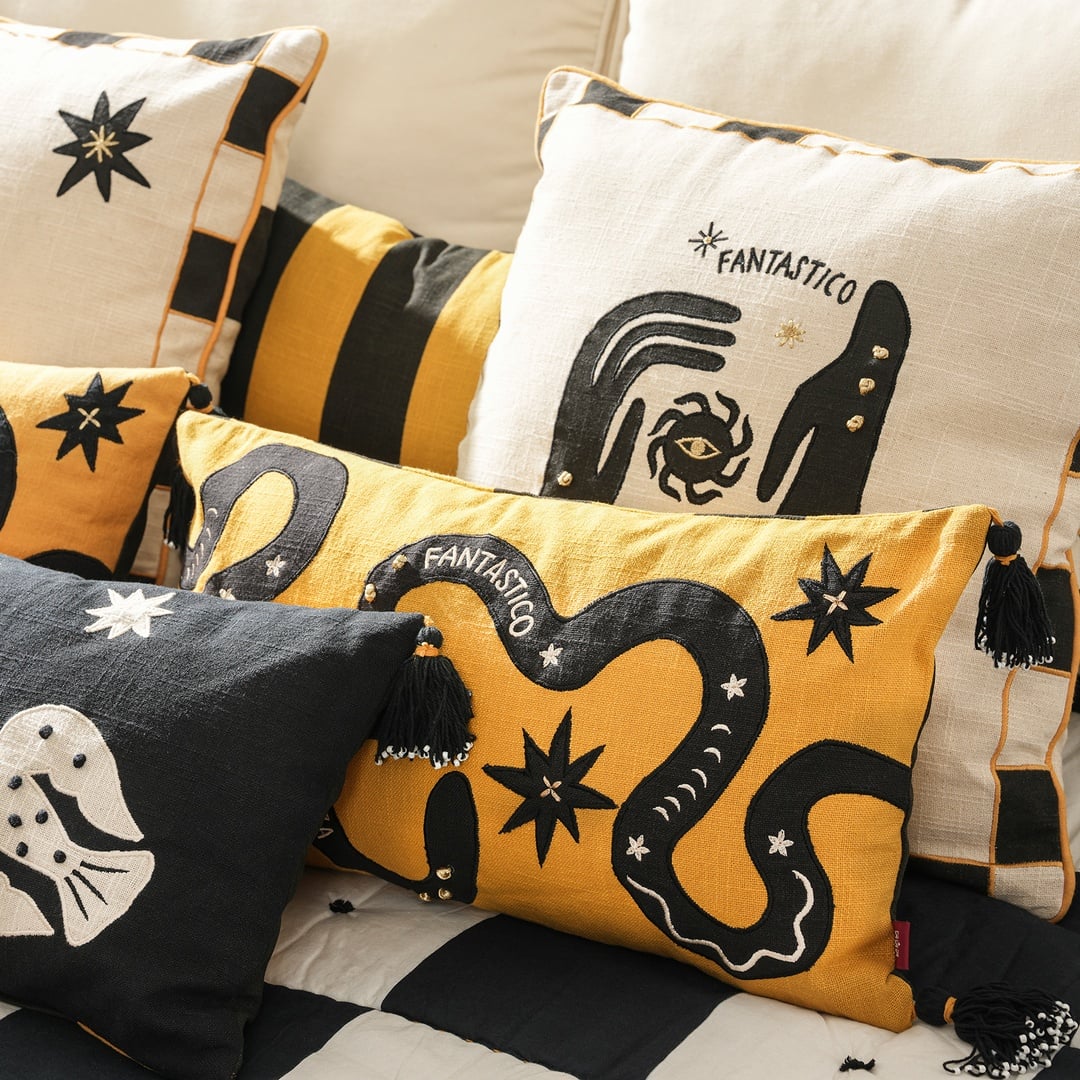 Ghunı Aplikeli Pamuk Dolgulu Kırlent 30x55 Cm Sarı