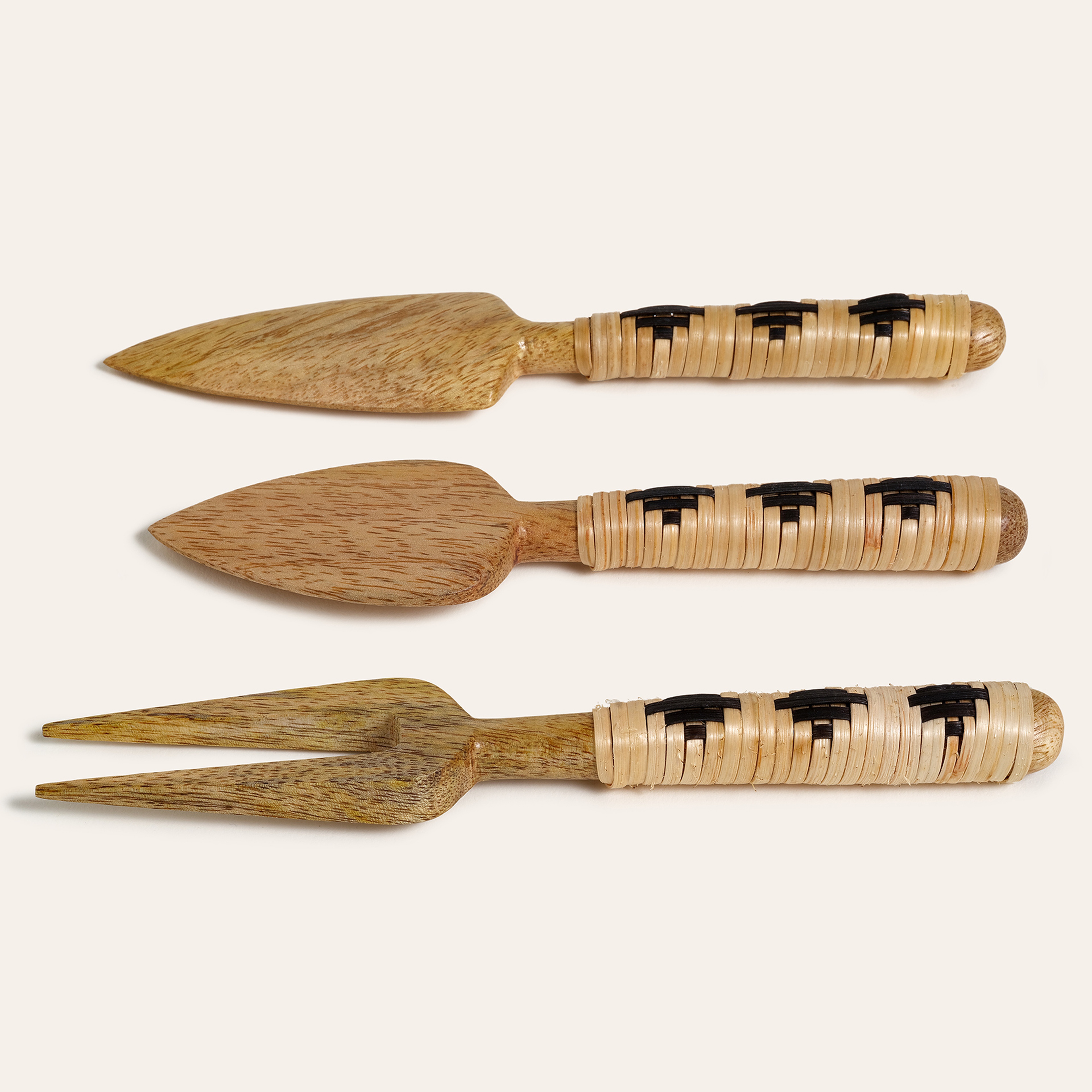 Lotus Natürel- Siyah Mango Ağacı- Bambu Servis Seti 17x4 Cm