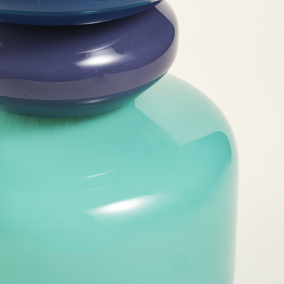 Baıta El Üretimi Cam Vazo 22x22x33 Cm Renkli