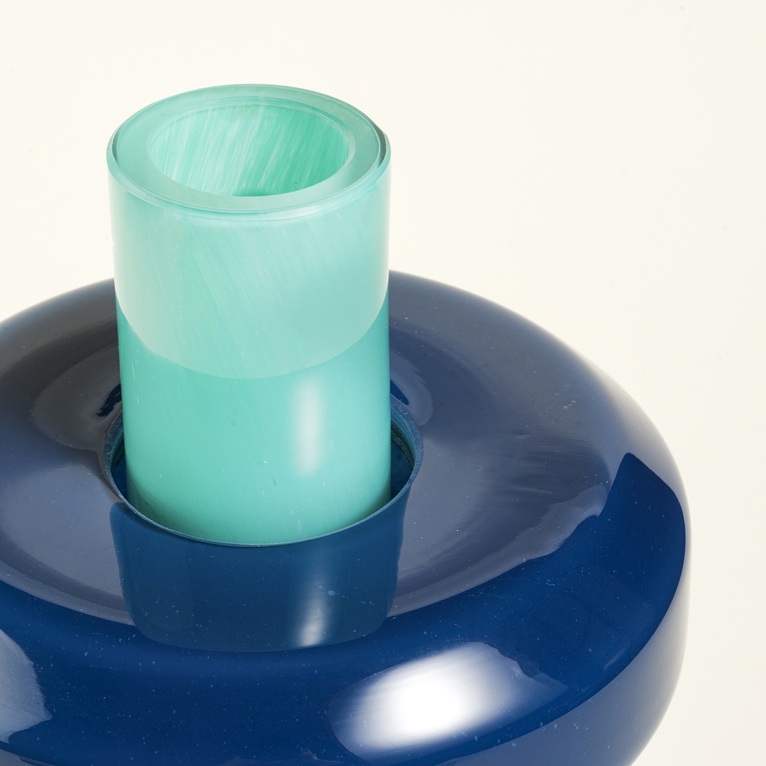 Baıta El Üretimi Cam Vazo 22x22x33 Cm Renkli